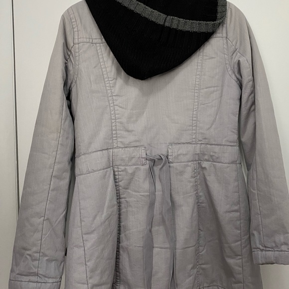 Roxy mid-weight hooded jacket. - Picture 2 of 10